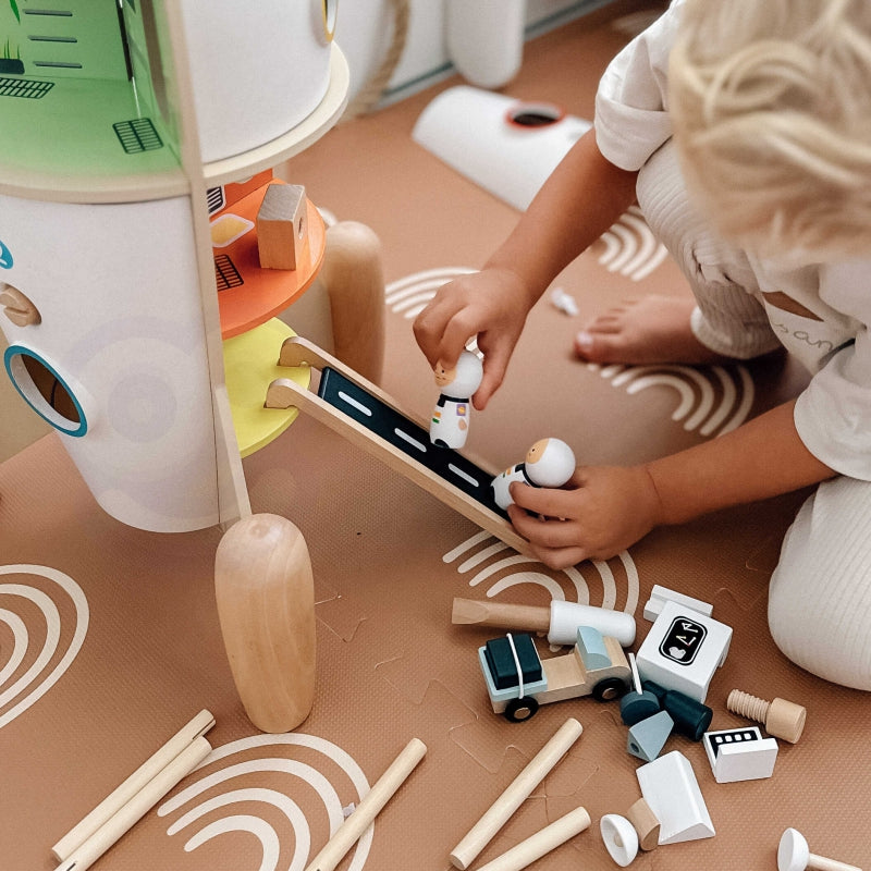 CLASSIC WORLD houten raket - wonen in de ruimte